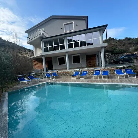 Qyteza & Maison d'hôtes Rrence