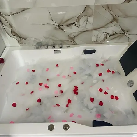 Qyteza & Maison d'hôtes Rrence