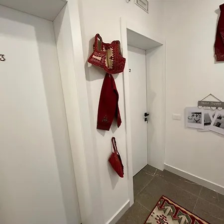 Qyteza & 招待所 Rrence