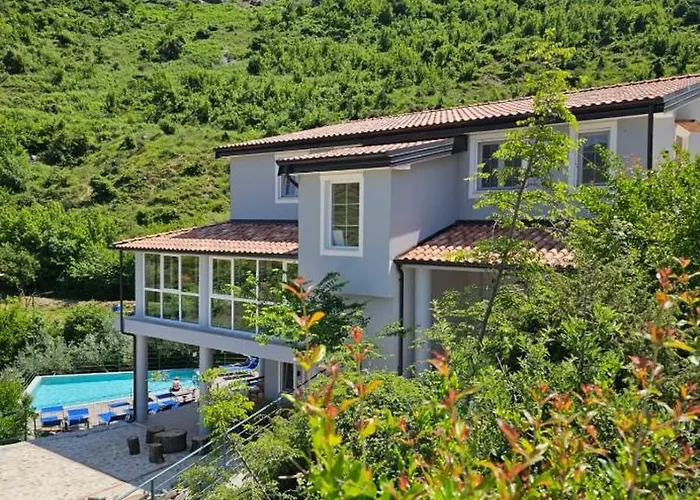 Pensionat Qyteza & 4*