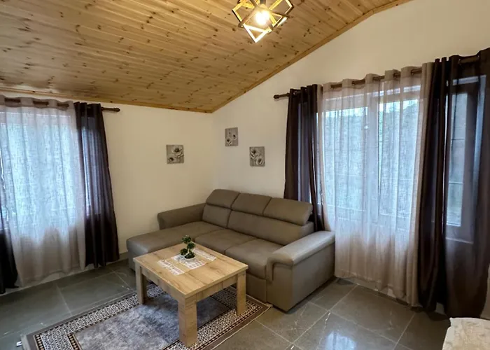 Gasthuis Qyteza & Rrence